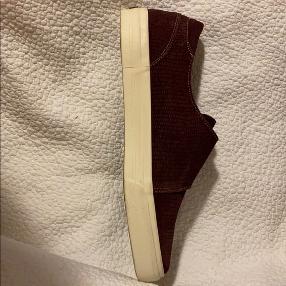 Taos Soul Sneaker Bordeaux Emboss Suede Sz 10 NWOT - Picture 8 of 8